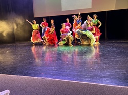  <a style='color: #fff;' href='/uploaded/photo/fy-y-rie-et-sourires-65757bdd8de67.jpg'>(Télécharger)</a>