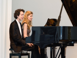  <a style='color: #fff;' href='/uploaded/photo/georgiana-fodor-and-christophe-alvarez-562d07e8baf36.jpg'>(Télécharger)</a>