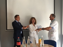  <a style='color: #fff;' href='/uploaded/photo/remise-de-cheque-59aed962227db.jpg'>(Télécharger)</a>