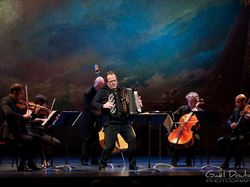 Richard-Galliano <a style='color: #fff;' href='/uploaded/photo/richard-galliano-56ae51b98c5e3.jpg'>(Télécharger)</a>