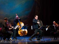 Richard-Galliano. <a style='color: #fff;' href='/uploaded/photo/richard-galliano-56ae51be98b13.jpg'>(Télécharger)</a>