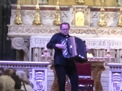  <a style='color: #fff;' href='/uploaded/photo/richard-galliano-5a645cae8524a.jpg'>(Télécharger)</a>